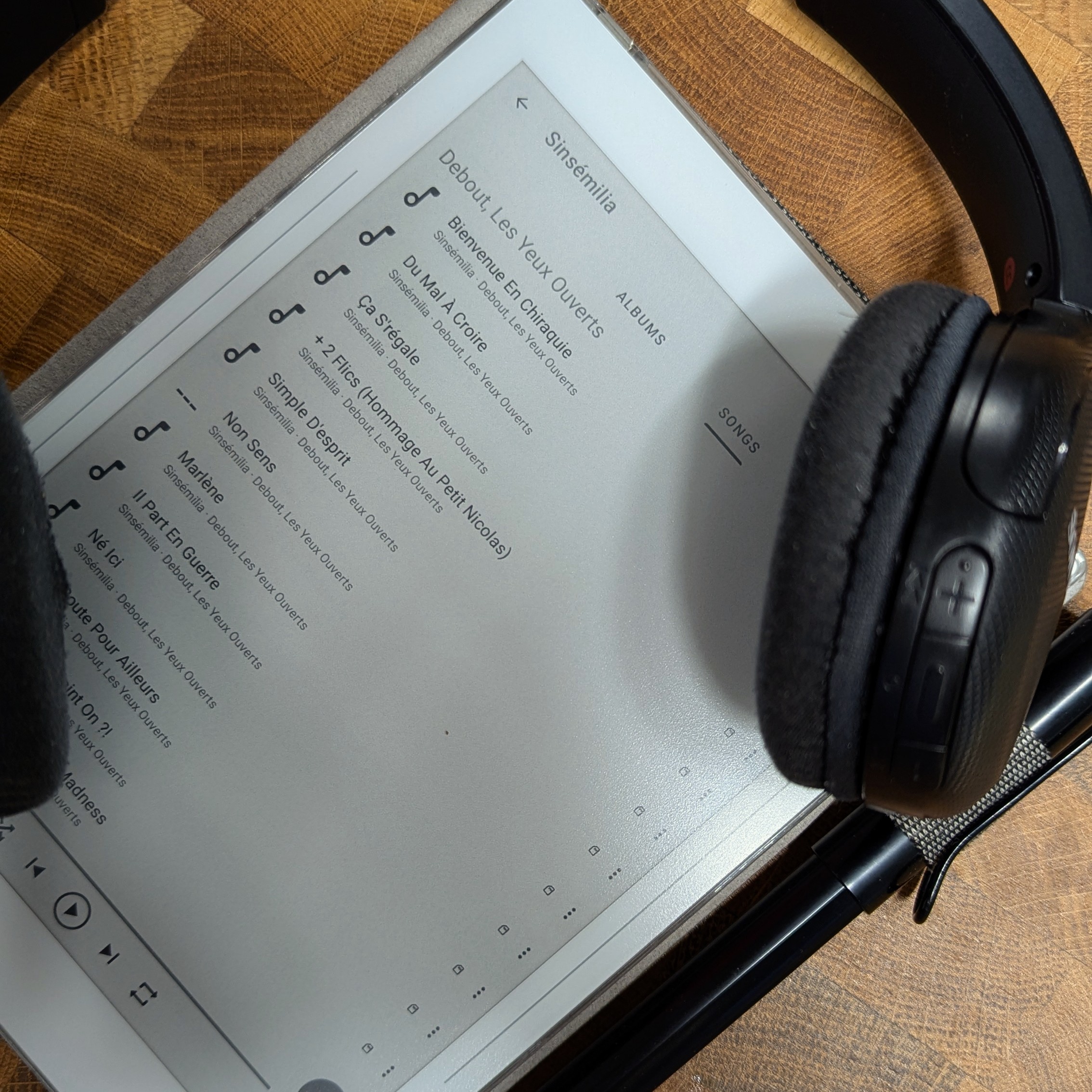 📷 Supernote + VLC + Bluetooth Headset + some music = 🤯